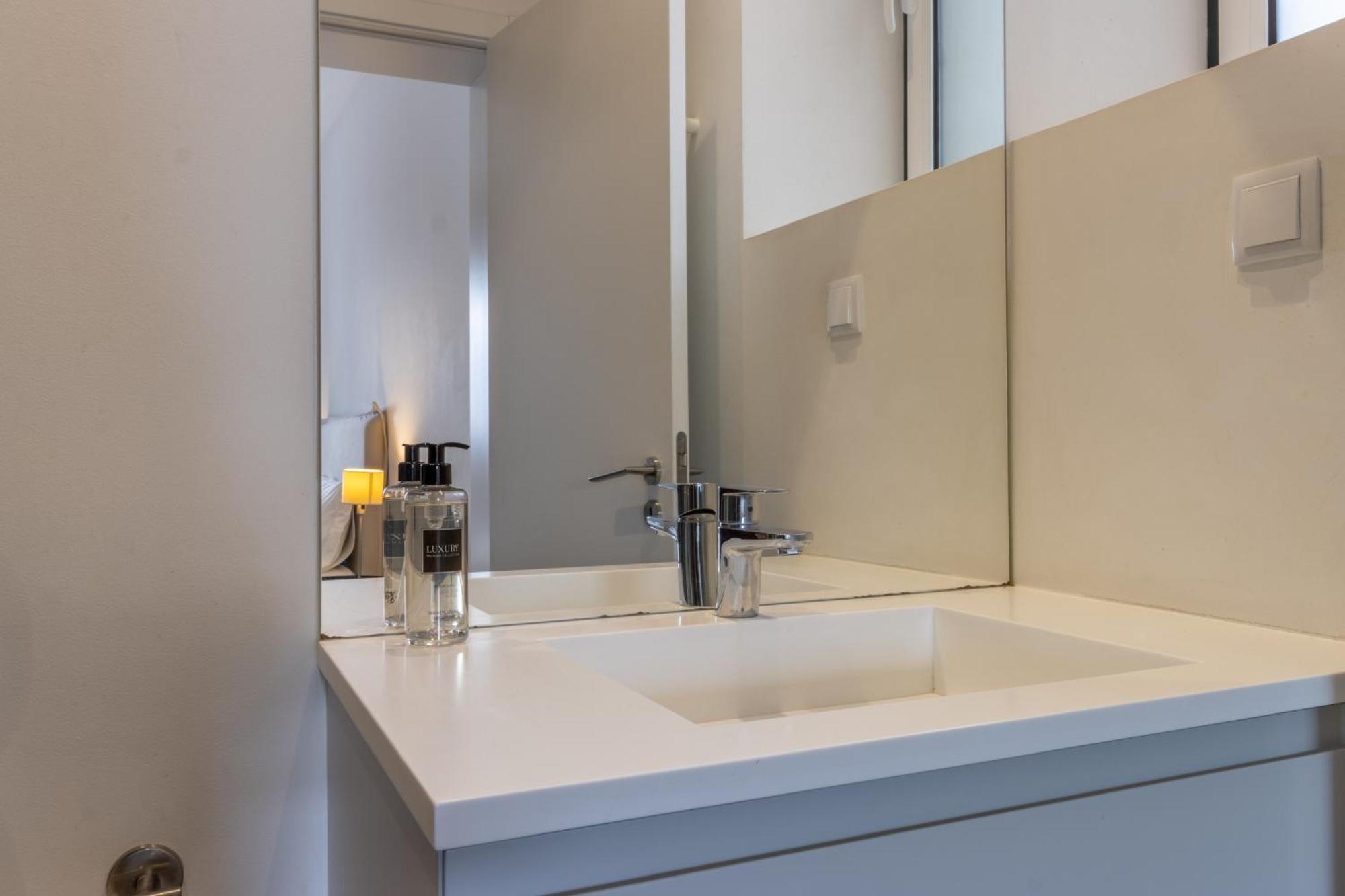 Modern 3Br, Terrace, Ac/Heating & Self Check-In Apartamento Lisboa Exterior foto